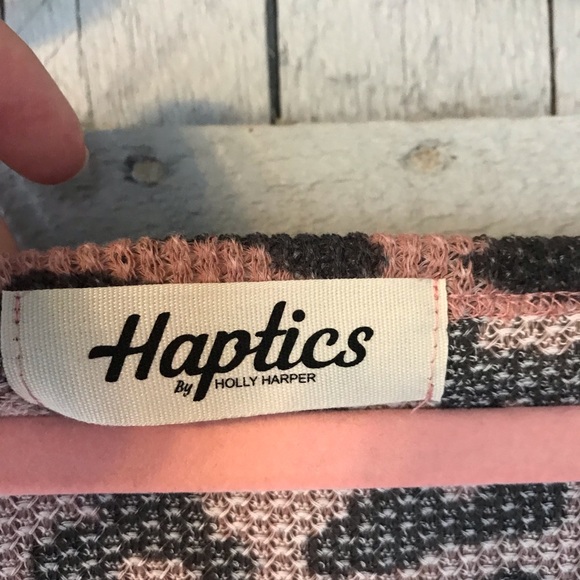 Boutique Animal Print Color Block V Neck Top - Picture 8 of 9